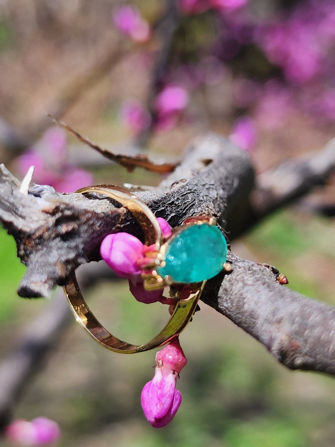 1.24 Carat Naturally Mined Untreated Colombian Emerald Ring in 18K Gold ICG Cert - JDColFashion