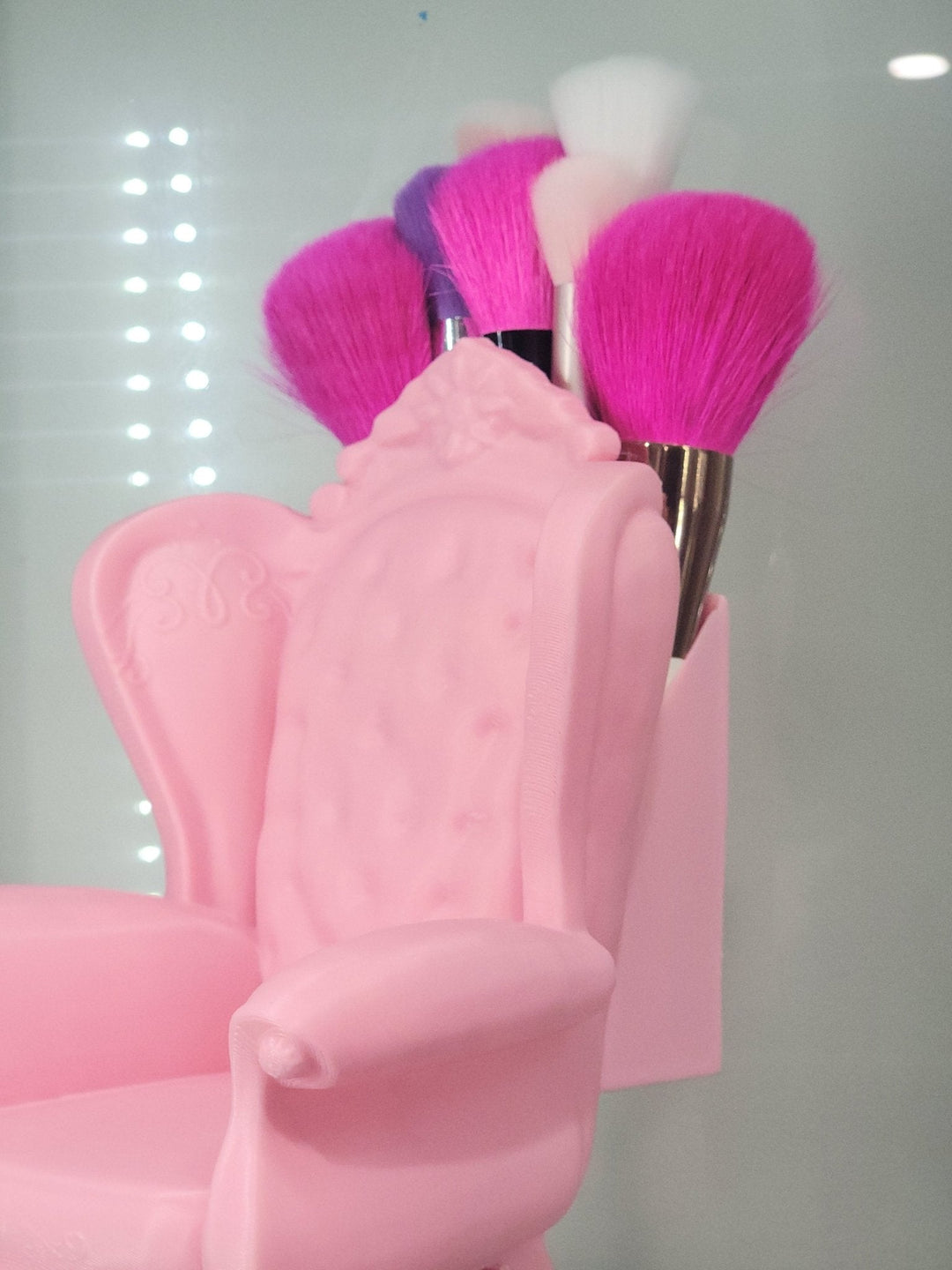 3D Printed Pink Throne Brush Holder - Glam Makeup Organizer - JDColFashion