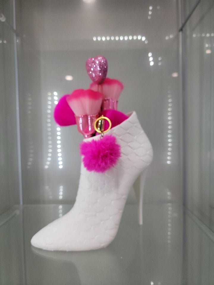Glam High Heel Brush Holder – Stylish Makeup Organizer